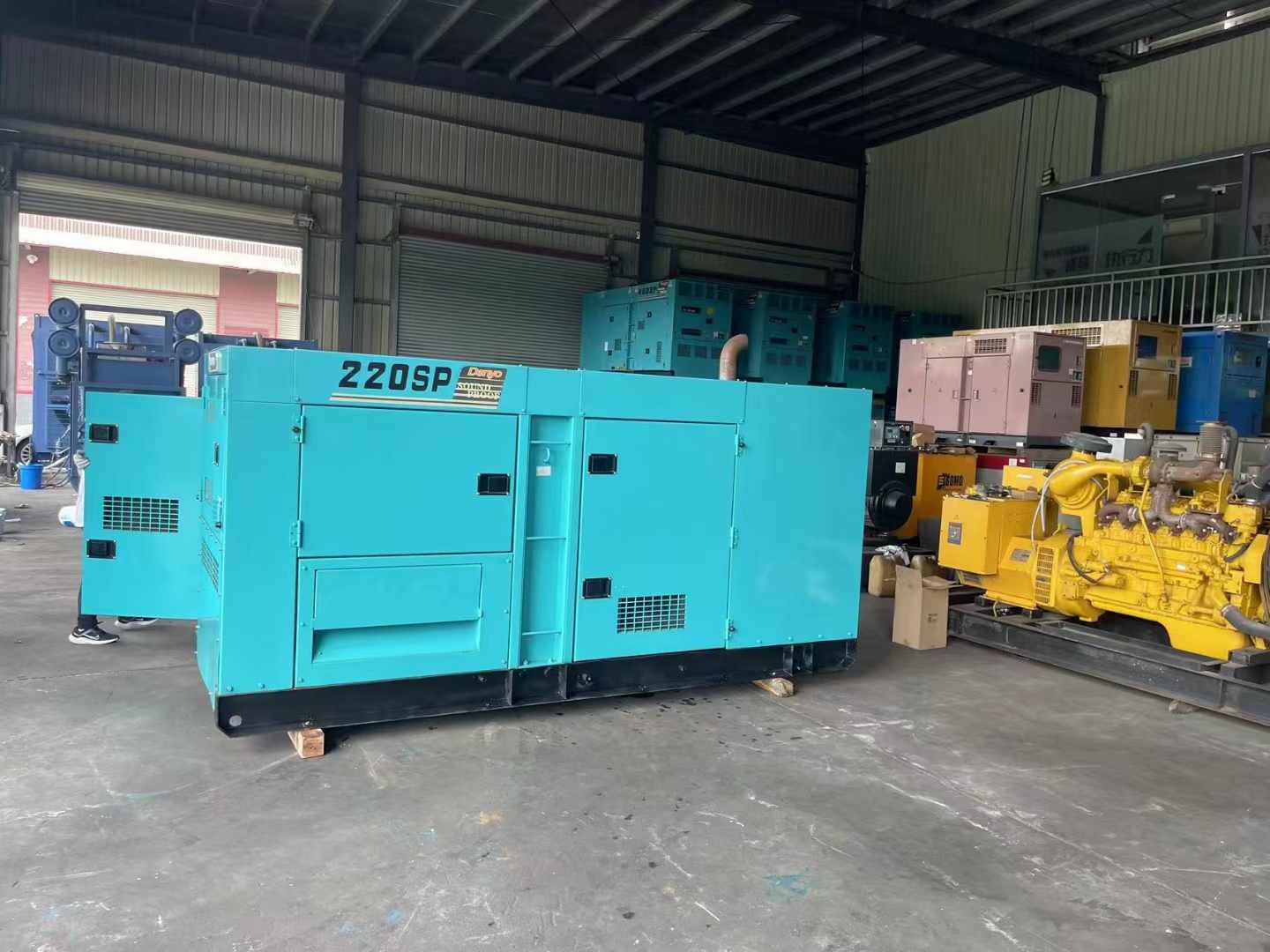 静音柴油发电机组长期不间断运行时，如何监控其温度和压力？