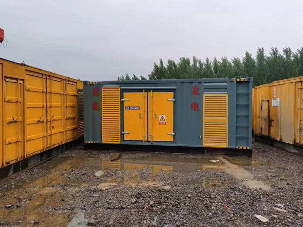 静音柴油发电机如何判断干式空气滤清器是否需要更换？