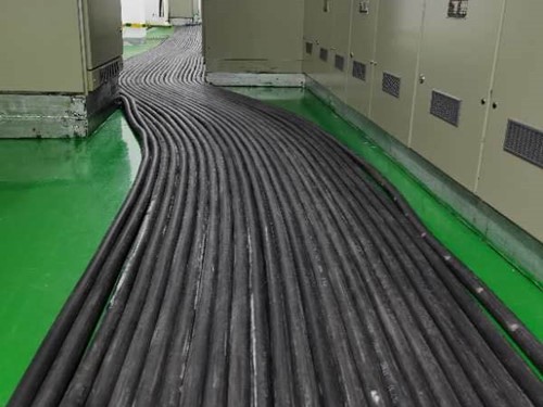 静音如何根据理论计算公式计算温度对特定电压测量结果的影响？