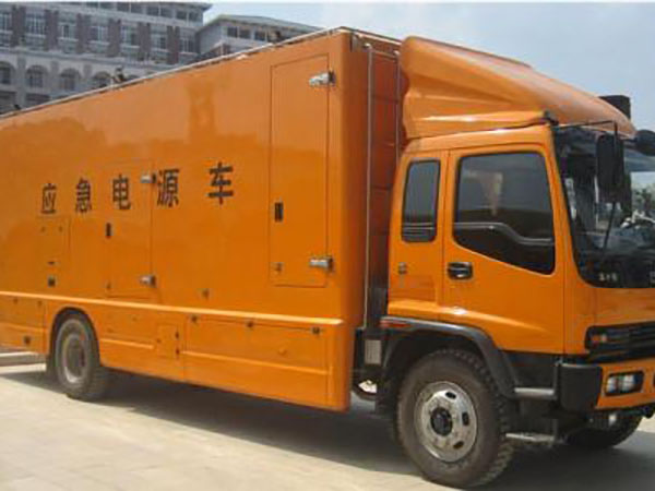 静音冬季柴油发电机启动前,如何检查燃油系统中的积水?